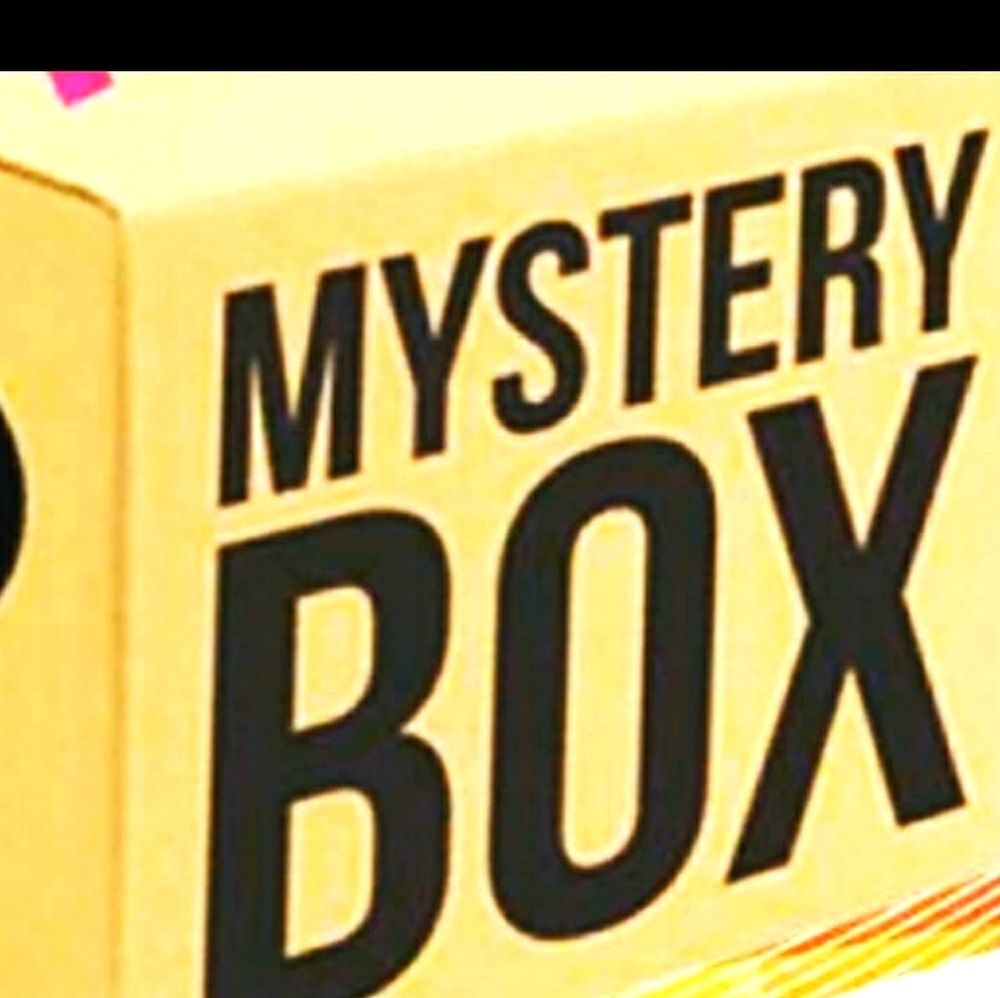 10-12 PIECES MYSTERY BOX $200